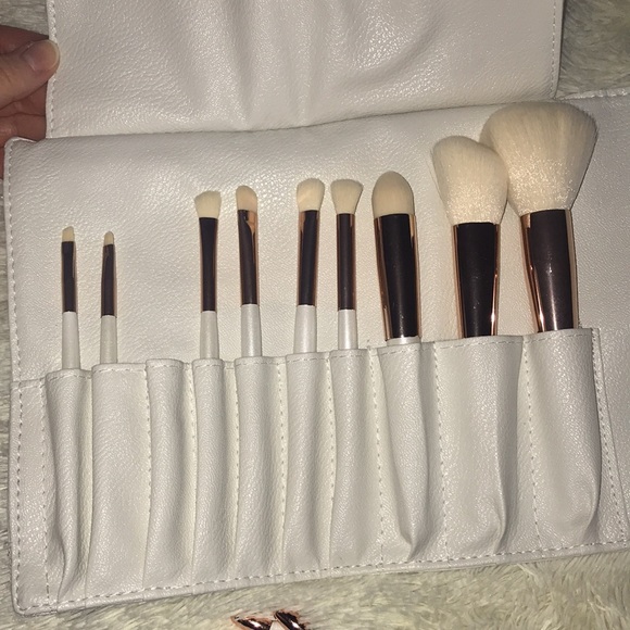la Beauté Soi Vegan Makeup Brushes with Travel Case - Picture 3 of 8
